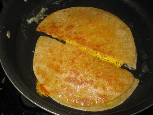 How to make quesadillas  in a pan